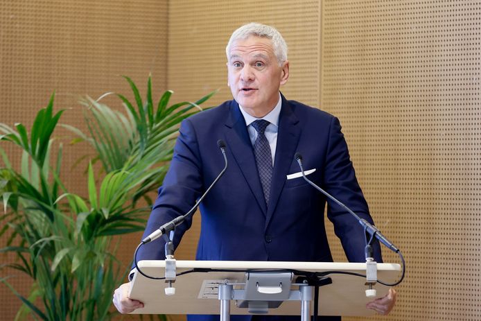 Kris Peeters.