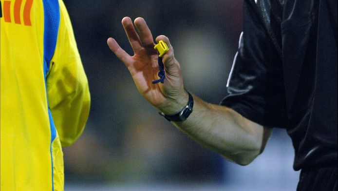 Dès 1964, Vital Loraux est devenu arbitre international. Au Mondial 1970 au Mexique, il a dirigé deux rencontres Angleterre-Roumanie et Brésil-Pérou. Quatre ans plus tard en Allemagne, c'est lui qui arbitré Brésil-Pérou, match du 2e tour.