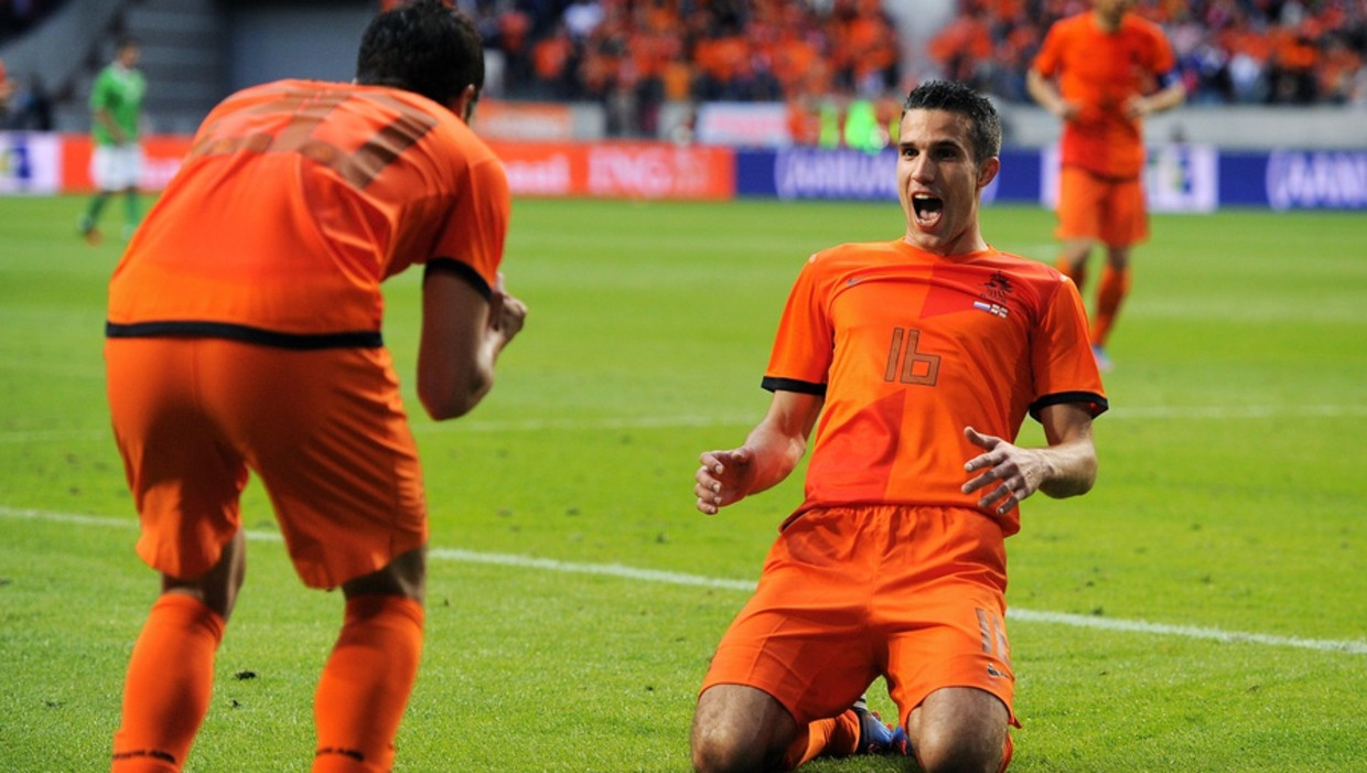Ibrahim Afellay en Robin van Persie juichen in de oefenwedstrijd tegen Noord-Ierland Beeld anp