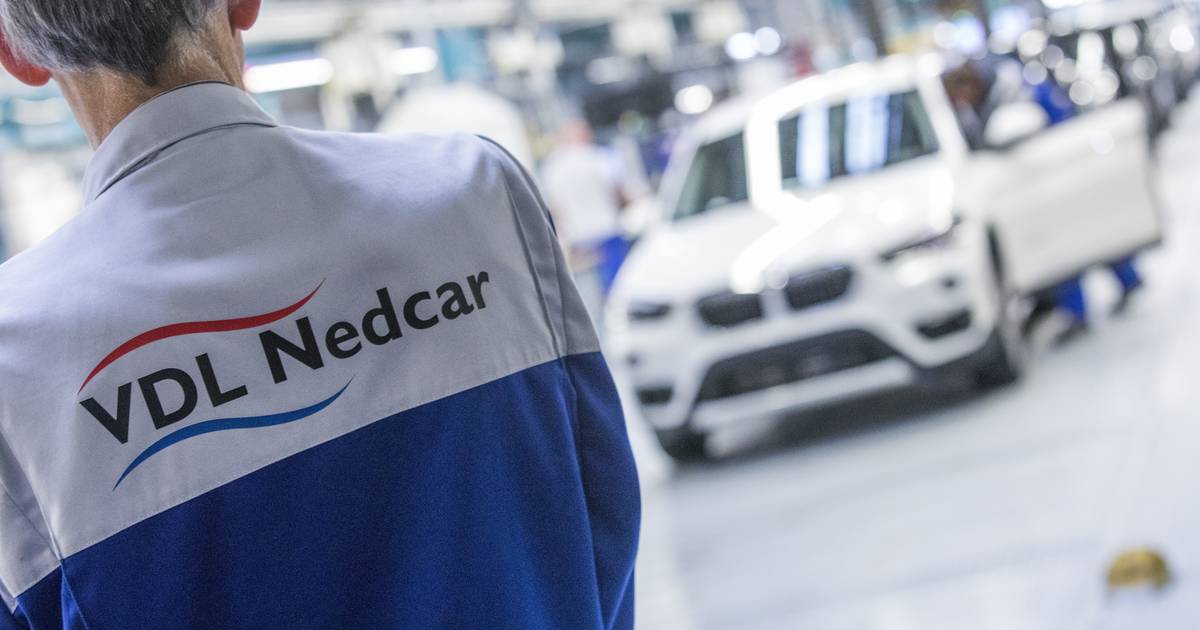 Harde botsing VDL en vakbonden; FNV en CNV vrezen ‘ongekend massaontslag’ bij Nedcar.