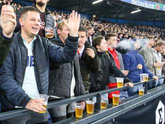 Feyenoordfans worden getrakteerd op drankjes door supporters Go Ahead: ‘Gefeliciteerd met bekerzege’ 