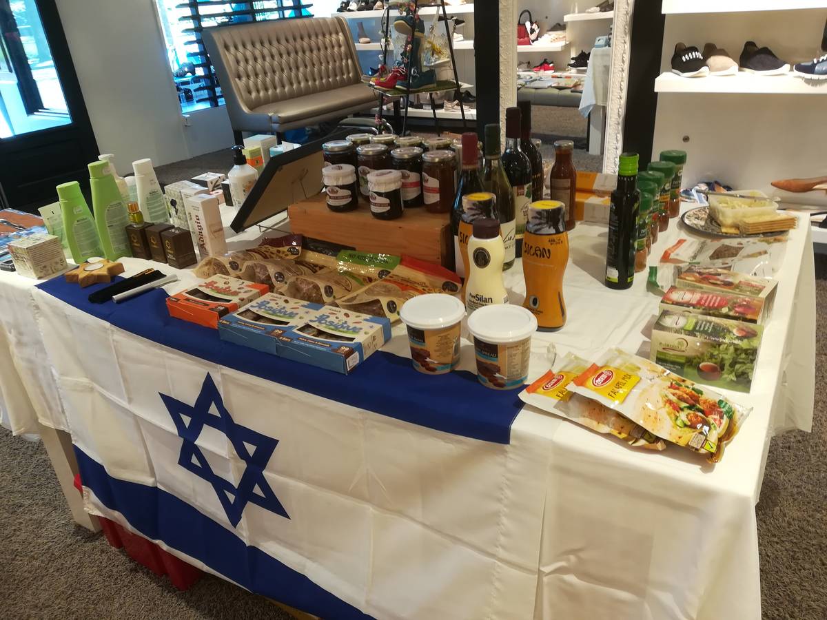 Zwolse schoenenwinkel zet zich in voor Israel Zwolle AD