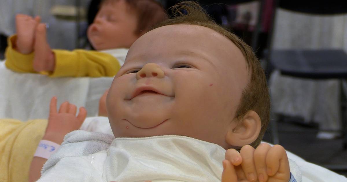 Chinese kool kleinhandel Ecologie Amy maakt levensechte babypoppen: 'Ze voelen ook als een echte baby' |  Brabant | bd.nl