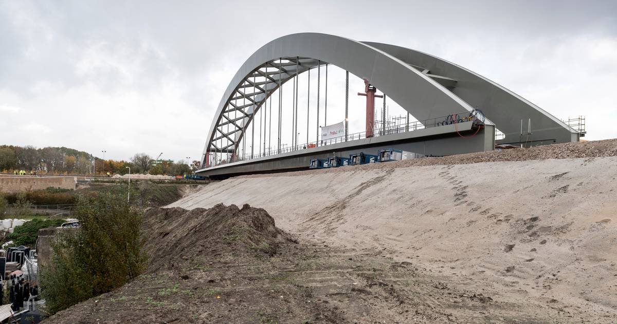 Prorail weet het zeker: spoorbrug gaat morgenvroeg het ...