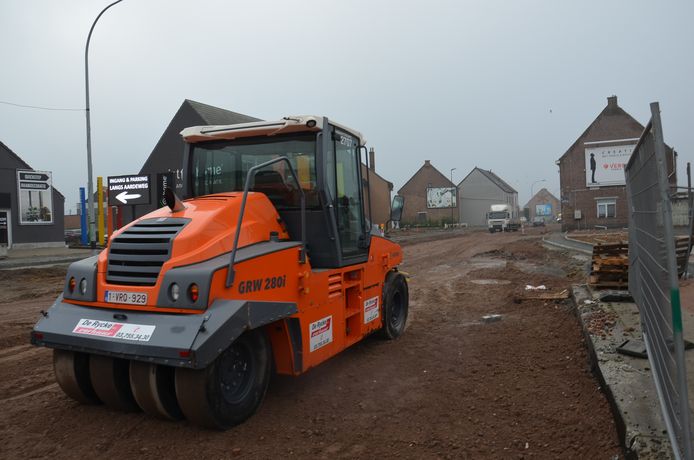 De werken voor de herinrichting van de Brakelsesteenweg in Outer (Ninove).