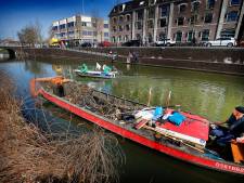 Swap-fietsen en bierblikken: Wereld Waterdag maakt duidelijk hoe vies de Utrechtse Singel is