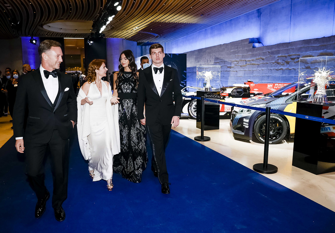 Verstappen geniet met Kelly Piquet van gala, huldiging in Nederland