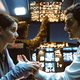 ‘Into the Night’, Belgische primeur op Netflix: ‘Als mensen onder druk staan, kunnen ze zowel de best als slechtst mogelijke versie van zichzelf worden’