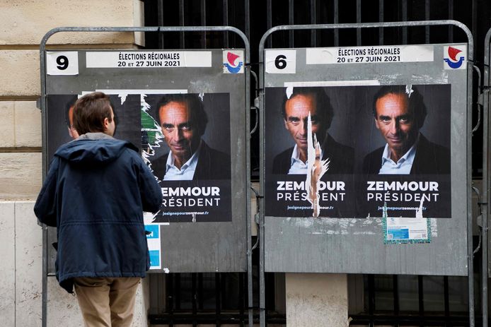 Des milliers d’affiches “Zemmour président” sont apparues dans les rues de Paris dans la nuit de dimanche à lundi.