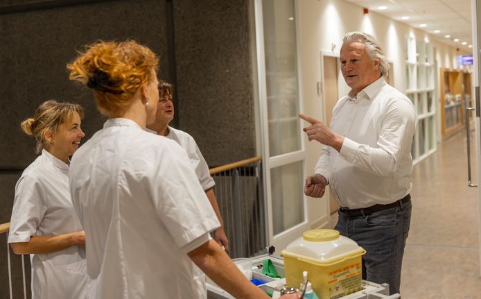 Pier Eringa (rechts) is net twee weken aan het werk als ziekenhuisdirecteur van Gelre ziekenhuizen. De organisatie van de acute zorg opnieuw onder de loep en dat lijkt grote gevolgen te hebben voor de vestiging in Zutphen.