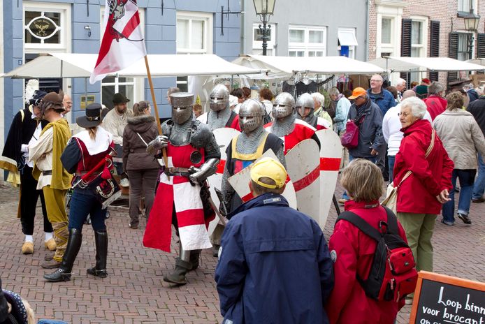 Evenementen zoals de Hanzefeesten trekken publiek naar Doesburg. Het is een van de vele evenementen die draait op vrijwilligers.