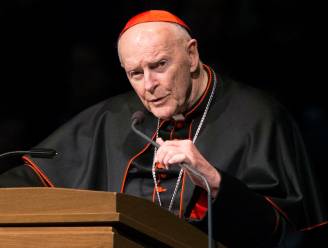 Vaticaan zet omstreden Amerikaanse kardinaal McCarrick uit ambt