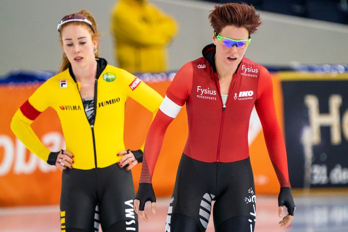Antoinette de Jong (links) en Jorien ter Mors na de 1500 meter.