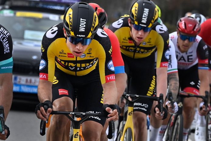 Wout van Aert met Nathan Van Hooydonck.