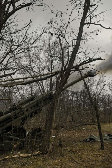 Les forces russes progressent dans Bakhmout, l'Ukraine prépare une contre-offensive