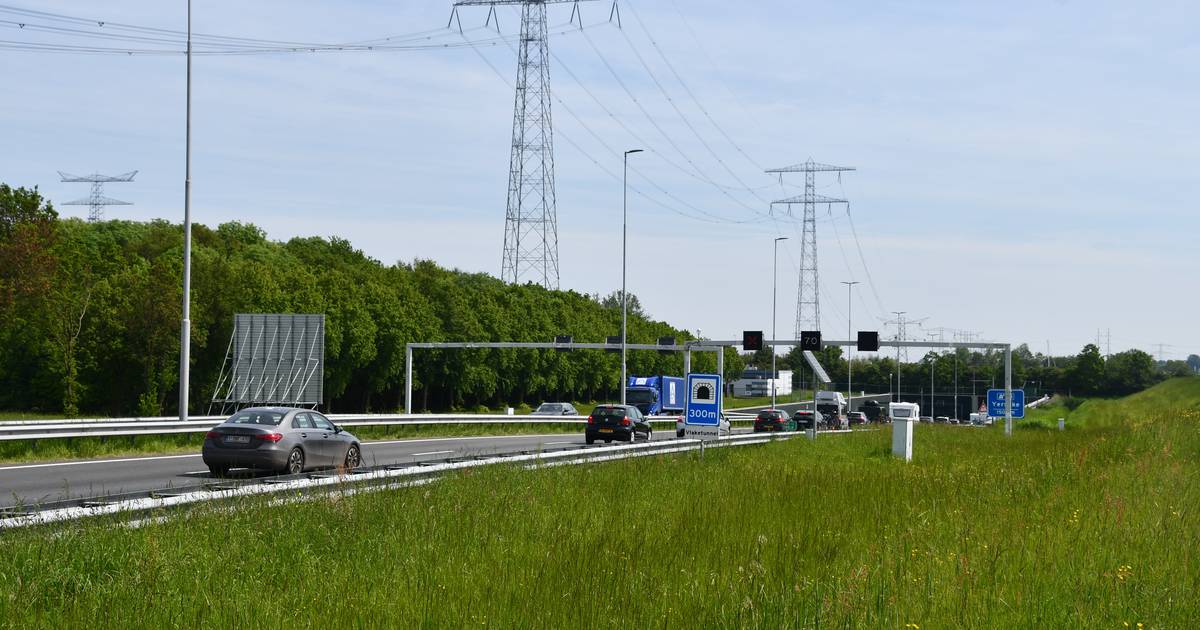 Ongeluk in Vlaketunnel, file richting Bergen op Zoom.