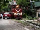 Trein botst op auto in Vietnamese hoofdstad Hanoi