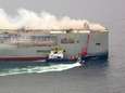 Rijkswaterstaat start met verslepen van brandend vrachtschip in Nederland