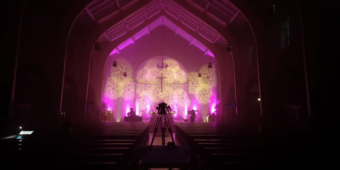 Beeld van het optreden van in de Christus Koning Kerk in Lievelde.