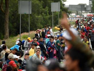 Latijns-Amerikaanse migranten hervatten tocht richting Verenigde Staten: al meer dan 1.500 kilometer afgelegd om armoede en geweld te ontvluchten
