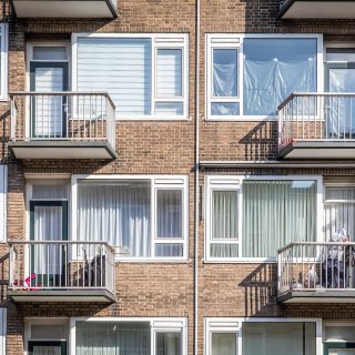Poor state of Kolenkitbuurt housing is an opportunity to reach residents behind closed doors