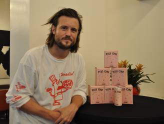 Bazart-frontman Mathieu Terryn verkoopt rosé in blik om muzieksector te steunen