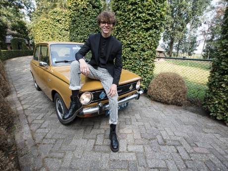 Teun Toebes (20) uit Best wint Young Impact Award voor YouTubevideo’s over dementerende ouderen