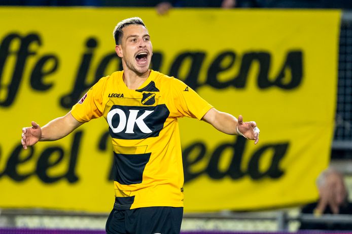 Thom Haye uitgelaten na de 1-1 tegen VVV in de KNVB-beker op 26 oktober 2021.