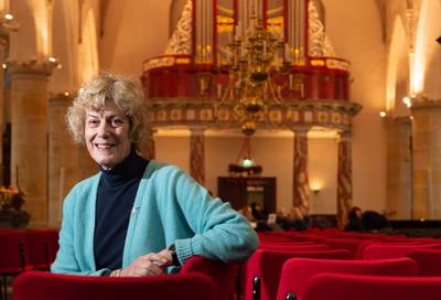 Hanneke Postma uit Epe wint eervolle kunst- en cultuurprijs: ‘Ik had nog nooit van de prijs gehoord’