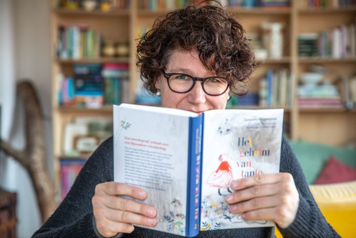 Schrijfster Tanneke Wigersma schreef jeugdboeken over zware thema's als incest en zelfmoord en kiest nu voor een vrolijker thema.