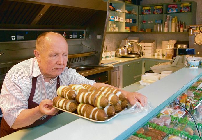 Cock Andreae, oud eigenaar van snackbar Onder de Linde aan de Leuvenumseweg en vrijwilliger voor tal van verenigingen en organisaties als DVS'33 en de Oranjevereniging is overleden.