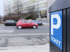 Du parking gratuit encore en moins au centre-ville de Charleroi: “La politique du ‘Marche ou paie’”