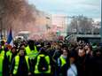 Franse steden willen schadevergoeding na 13 weken van protesten van gele hesjes