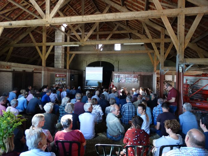 Veel belangstelling voor de presentatie van Herenboeren Goedentijd in Alphen.