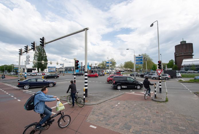 Drukte op de kruising noordelijke rondweg-Konijnenberg.