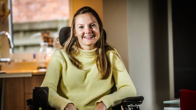 Lisa (26) had een ‘beetje last van haar nek', vijf uur later was ze helemaal verlamd