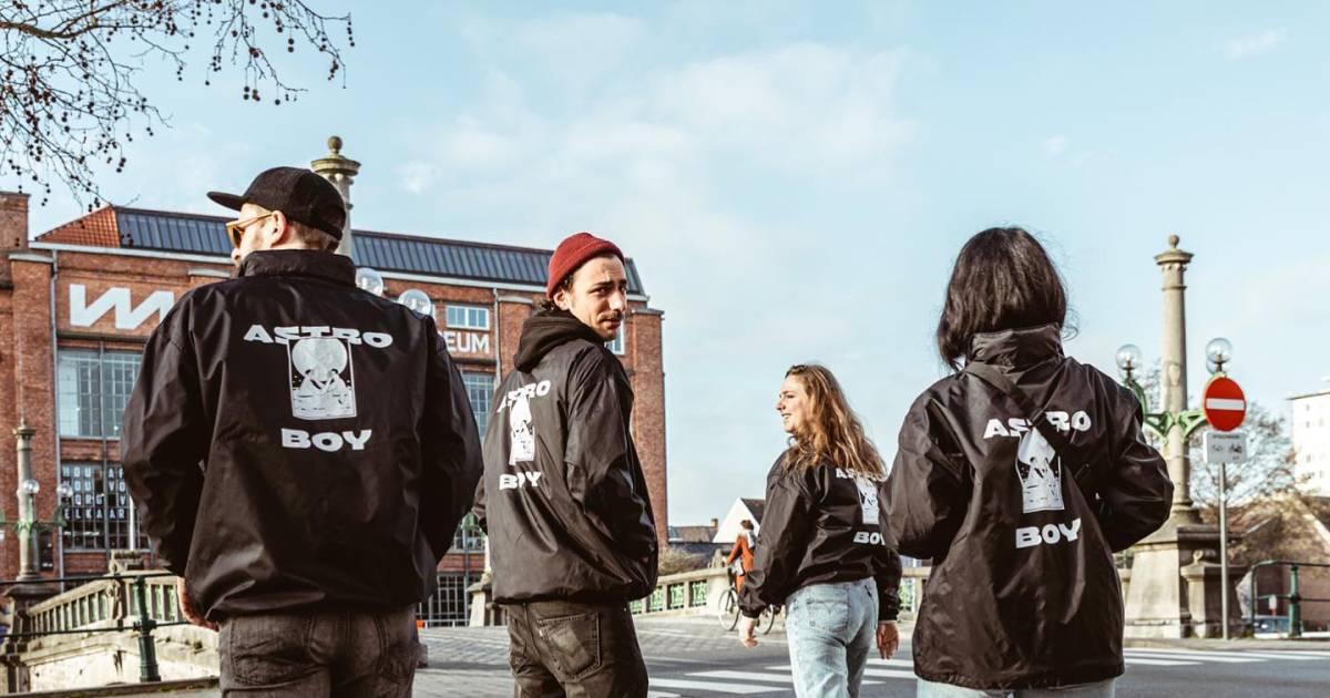 Pas geopend restaurant verkoopt regenjassen en gymzakken 'om coronaput te vullen' | Gent | hln.be