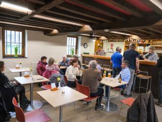 12 vrijwilligers houden café De Vijfde Mijl in gemeenschapscentrum voortaan één keer per maand open