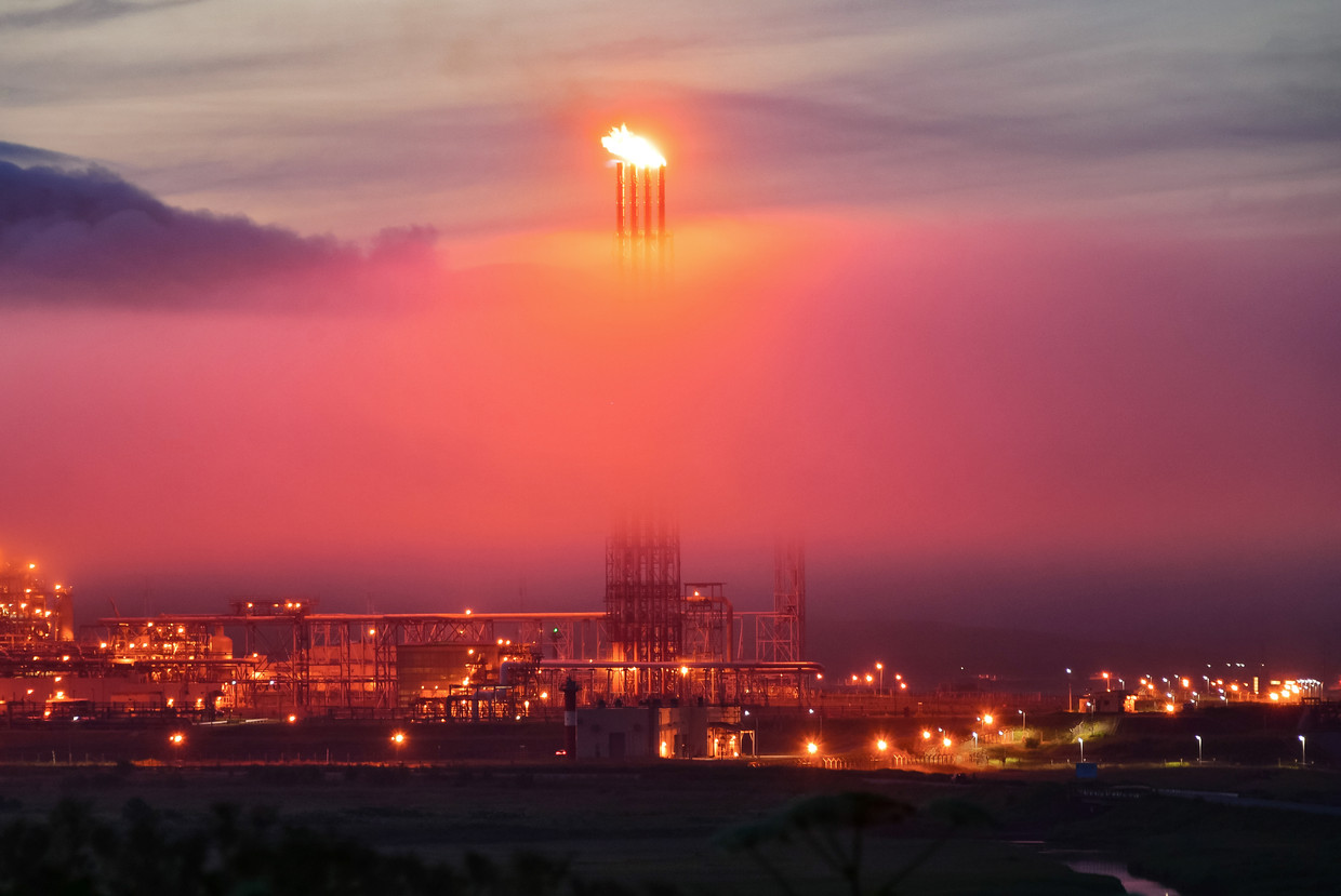 Gas production site south of Sakhalin Island.  Statue of Yuri Smitok / Getty