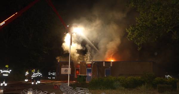 Kantine op terrein voetbalclub HRC'14 in Rossum uitgebrand