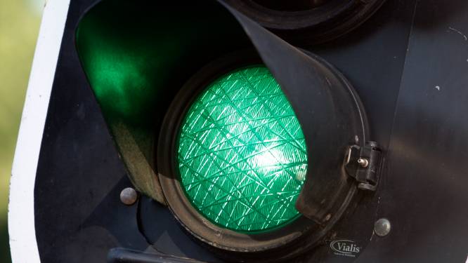 Vervanging verkeerslichten bij oversteek Middendreef naar Het Ravelijn in Lelystad