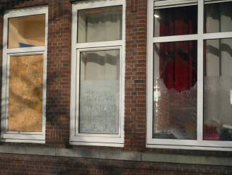 Poging tot explosie in woning Rotterdam-Crooswijk mislukt: naar binnen gegooid explosief gaat niet af