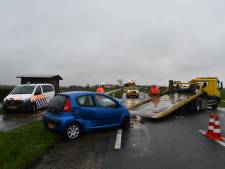 Auto's zwaar beschadigd na botsing Kerkwerve, bestuurders naar het ziekenhuis 