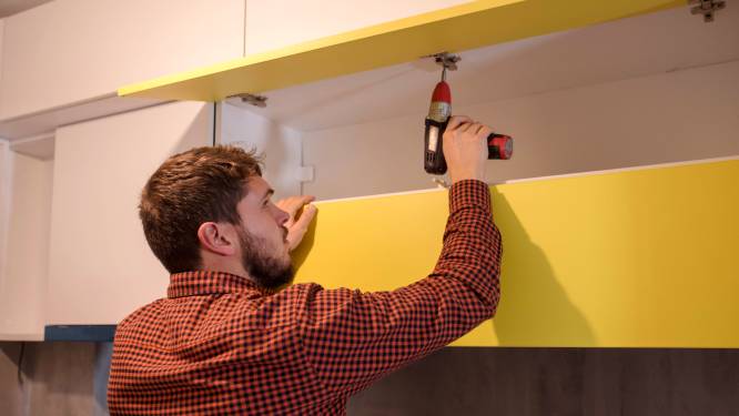 Als je geen geld hebt voor een nieuwe keuken, kun je altijd nog wrappen