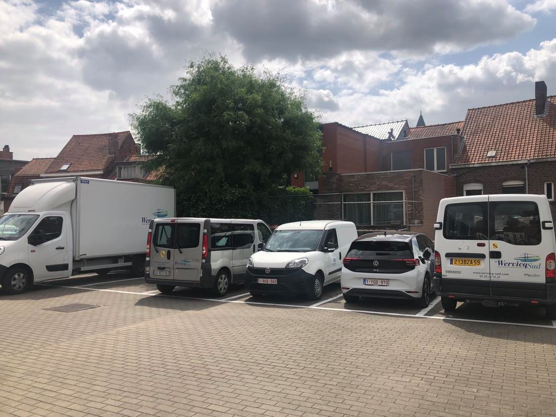 Vijf voertuigen van gemeente WervicqSud uit veilig geparkeerd