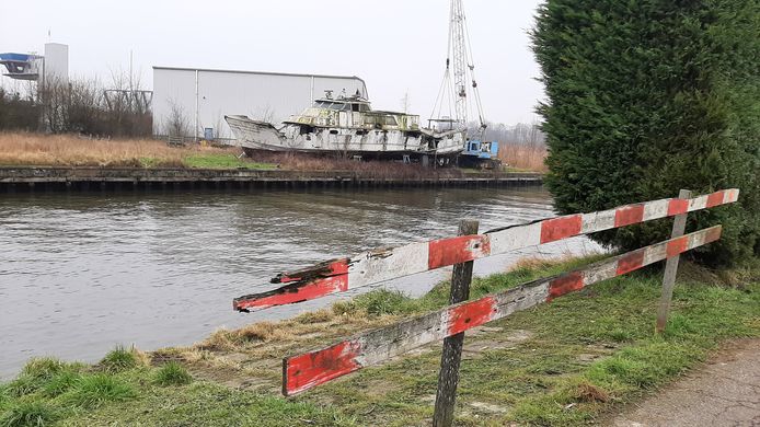 De bewoners kijken al jaren uit op het schip.