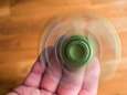 Ze vond de fidget spinner uit maar komt zelf amper rond