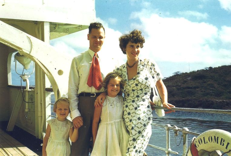 Met zijn vrouw Con en dochters Joy en Sylvie.  Beeld  