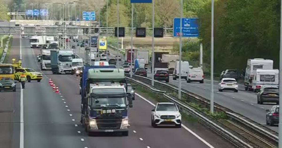 Ongeval op de A58 bij Tilburg-Centrum West zorgt voor file richting Breda met vertraging.