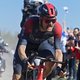 Nederlander Dylan van Baarle wint Parijs-Roubaix, Wout van Aert finisht knap tweede
